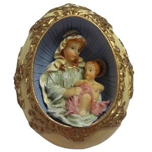 Vintage Diorama egg of Mary & Baby Jesus
3” Gold detailing Pastel colors inside